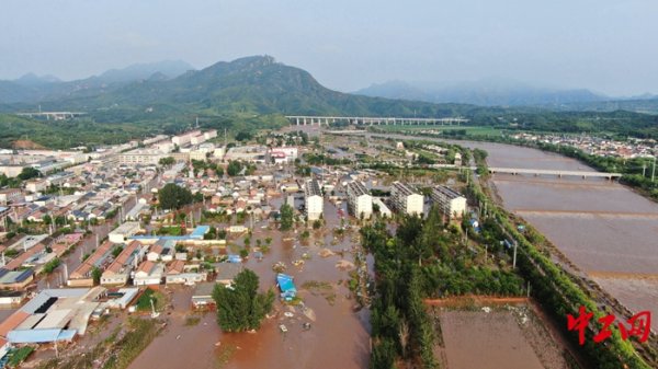 炒股开户 直击北京密云太师屯镇救援现场